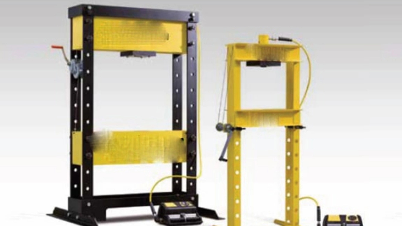 Full familiarity with the hydraulic press machine