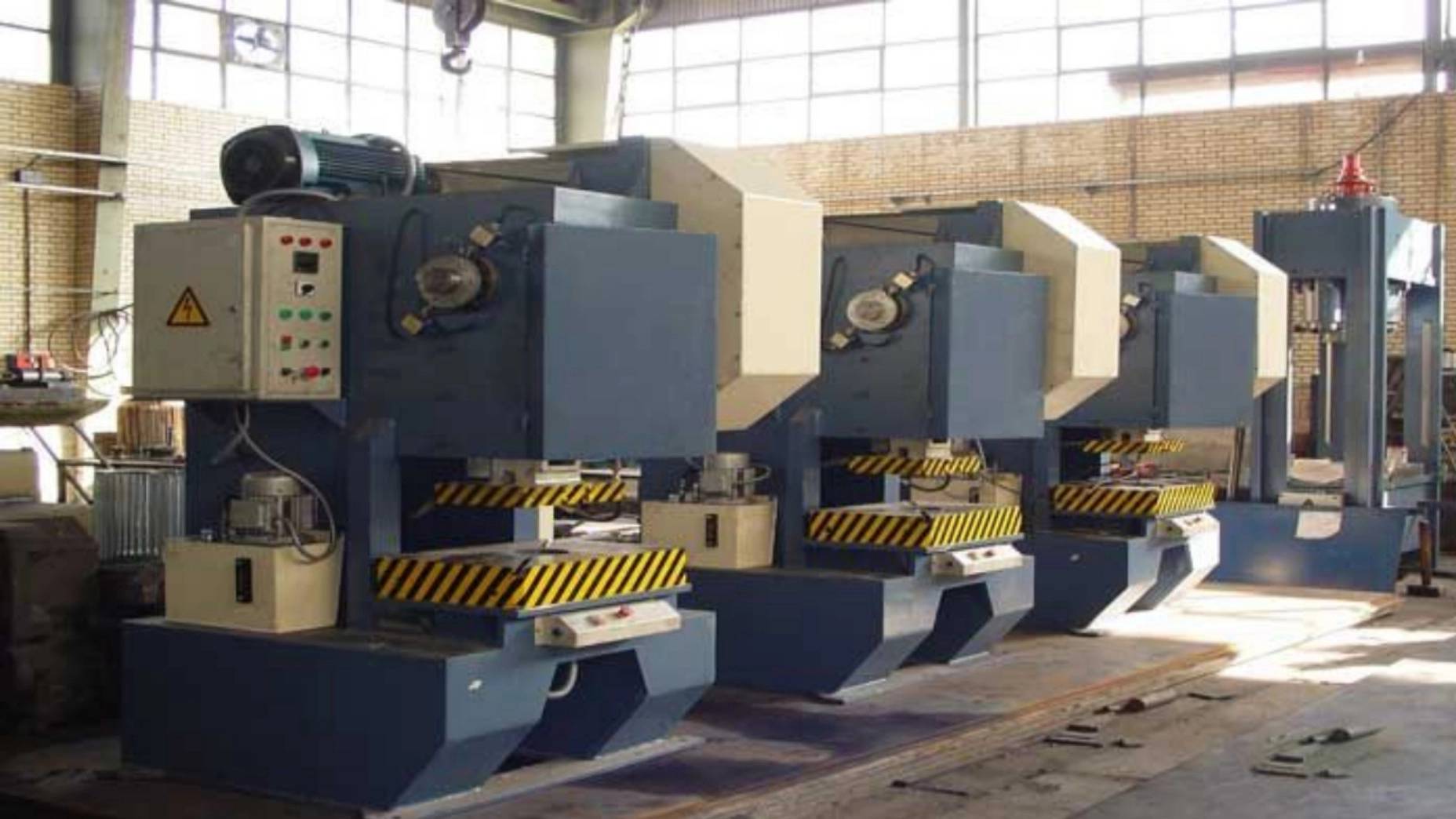 دستگاه پرس چیست و آشنایی با انواع مختلف آنها دستگاه پرس چیست و آشنایی با انواع مختلف آنها